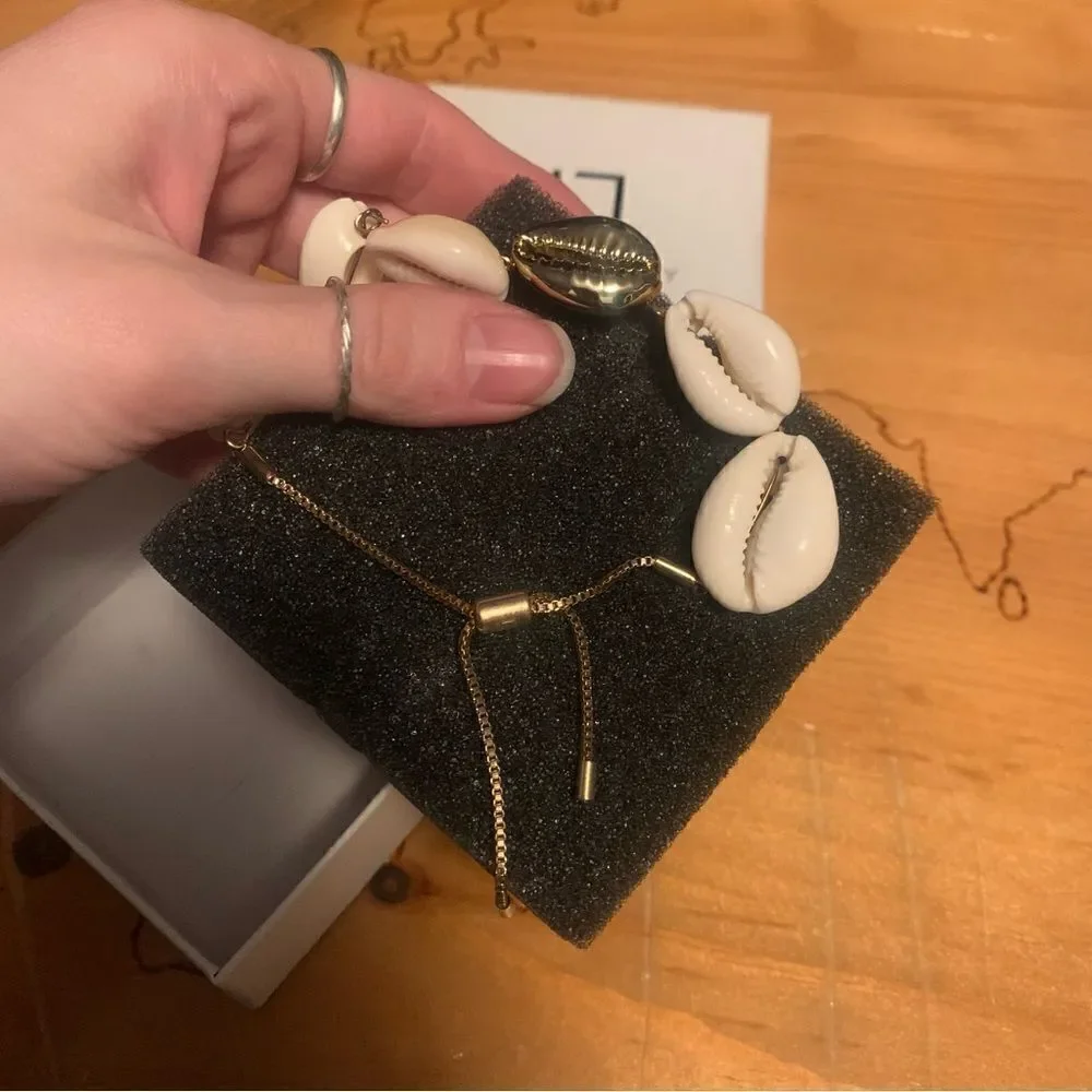 NEW Logan Tay Shell Bracelet - Picture 4 of 4